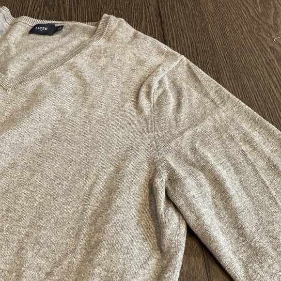 J. Crew Factory V-Neck long sleeve sweater. Size LT. Medium gray. Lightweight. - Picture 8 of 12